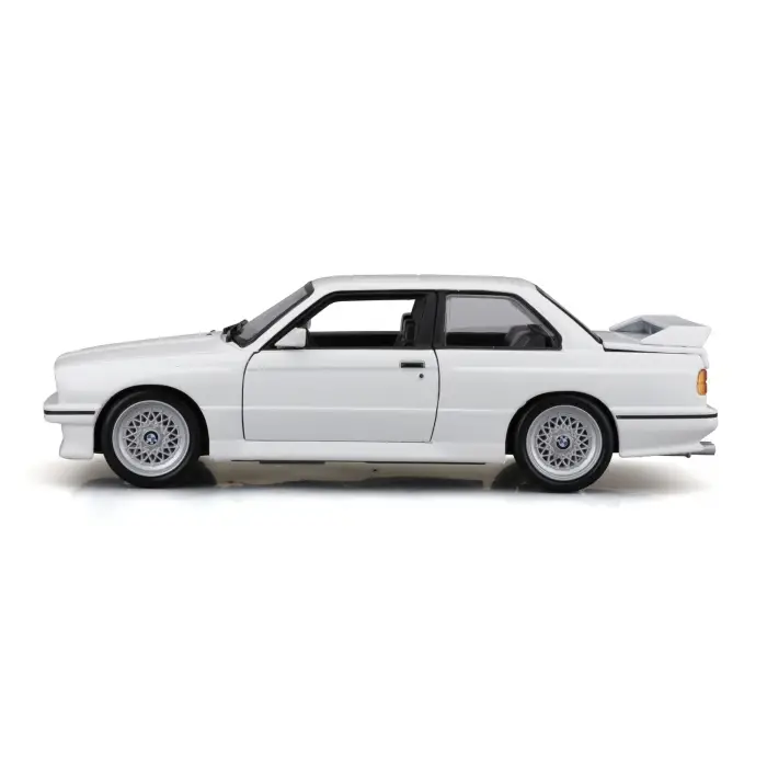 Bburago 1:24 1988 BMW 3 Series M3 - Beyaz