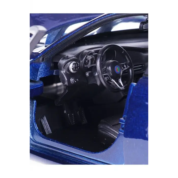 Bburago 1:24 Alfa Romeo Giulia Lacivert