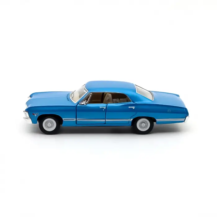 Kinsmart 1/38 1967 Chevrolet Impala- KT5352D