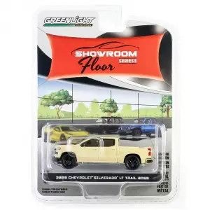 Greenlight 1/64 Showroom Floor Series 5- 2023 Chevrolet Silverado LT Trail Boss 68050-C