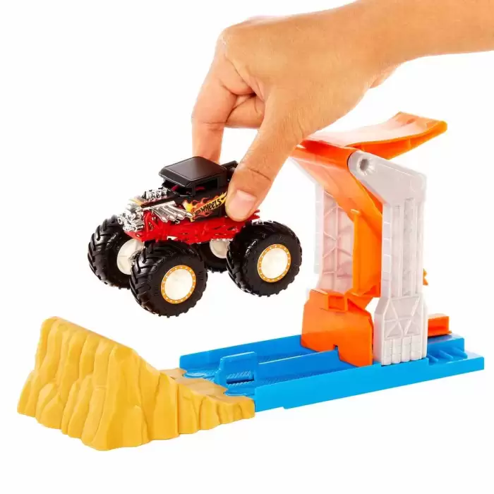 Hot Wheels Monster Truck Fırlat ve Çarpış Oyun Seti