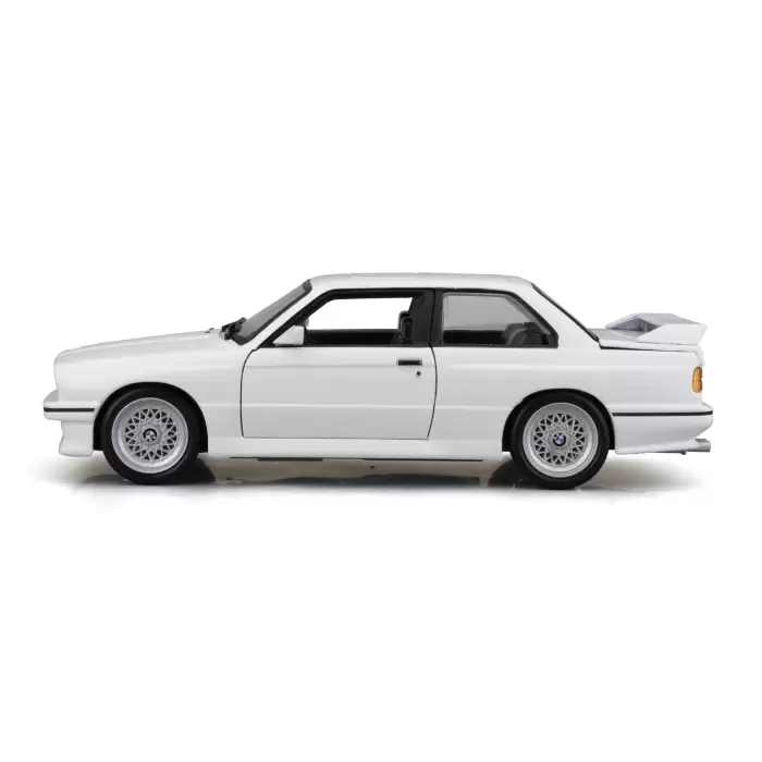 Bburago 1:24 1988 BMW 3 Series M3 - Beyaz