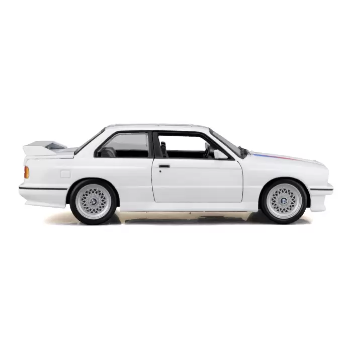 Bburago 1:24 1988 BMW 3 Series M3 - Beyaz