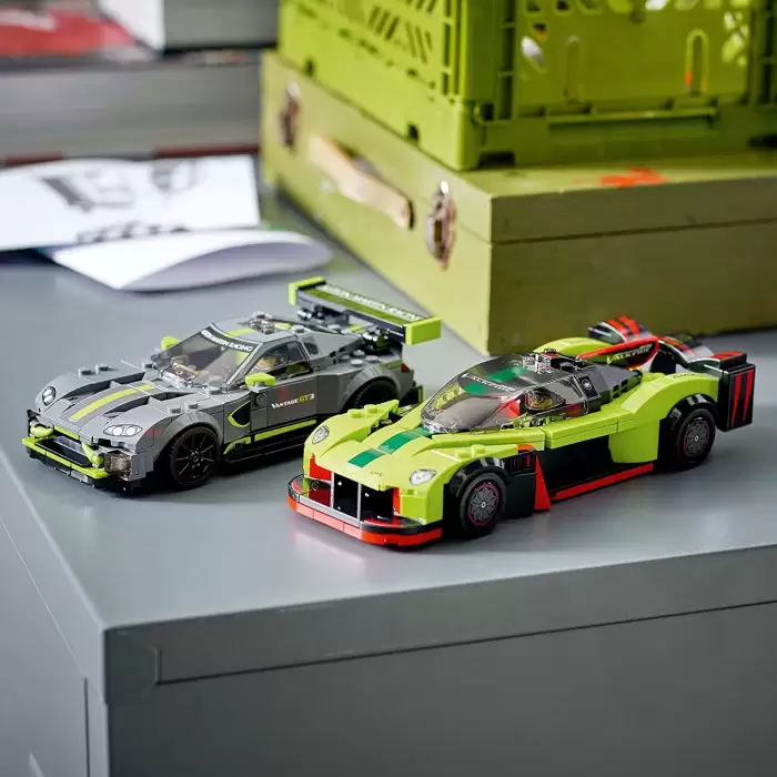 LEGO Speed Champions Aston Martin Valkyrie AMR Pro ve Aston Martin Vantage GT3 76910