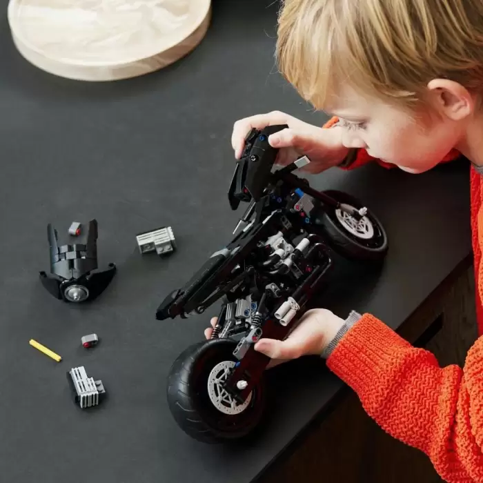 LEGO Technic Batman - Batcycle 42155