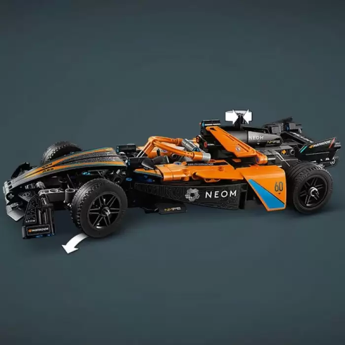 LEGO Technic NEOM McLaren Formula E Yarış Arabası - 42169