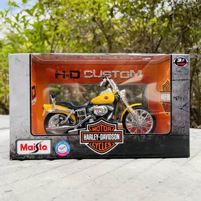 Maisto 1:18 Harley Davidson 2001 FXDWG Dyna