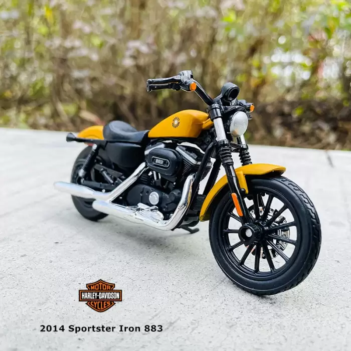 Maisto 1:18 Harley Davidson 2014 Sportster Iron 883