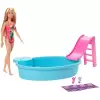 Barbie ve Eğlenceli Havuzu, 30 cm Boyunda, Kaydıraklı Havuz Oyun Seti