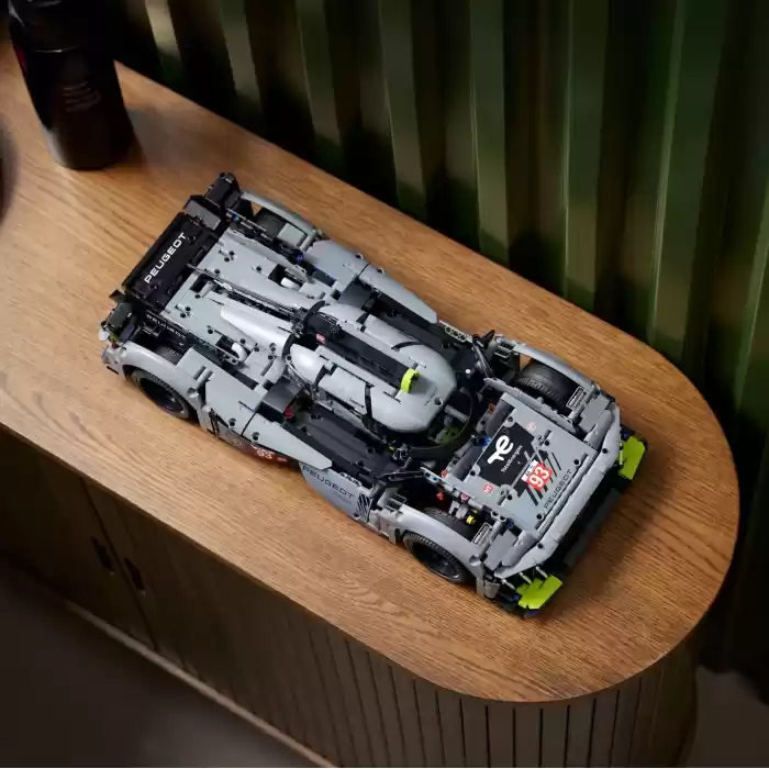 LEGO Technic PEUGEOT 9X8 24H Le Mans Hybrid Hypercar, 42156