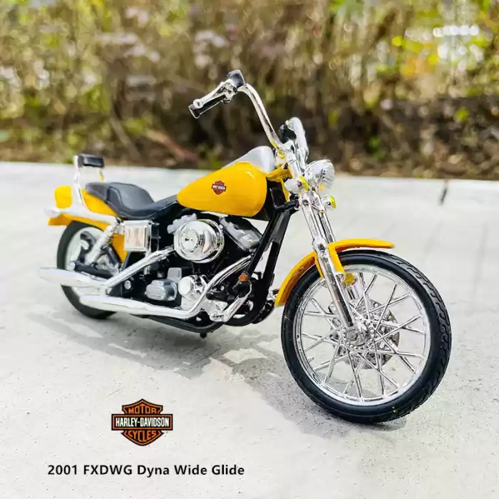 Maisto 1:18 Harley Davidson 2001 FXDWG Dyna