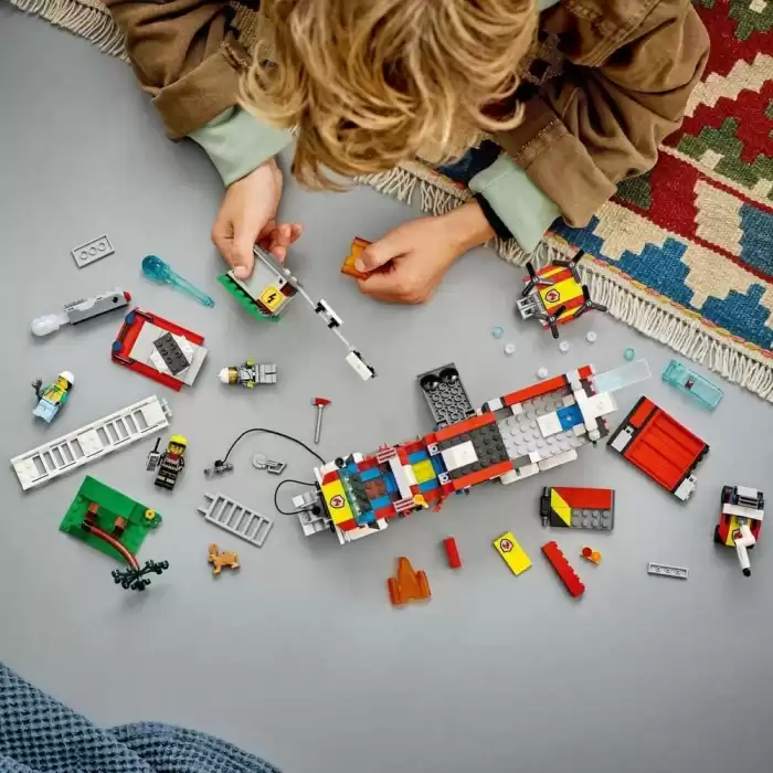LEGO® City İtfaiye Komuta Kamyonu 60374