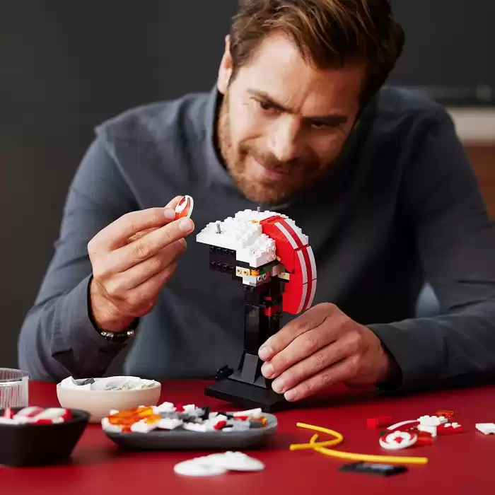LEGO Star Wars Luke Skywalker’ın (Kırmızı Beş) Kaskı, 75327