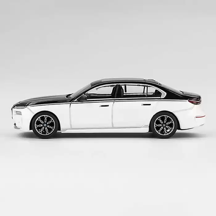 (ÖN SATIŞ) Mini GT 1/64 BMW i7 xDrive60 Alpine White / Black Sapphire MGT00959