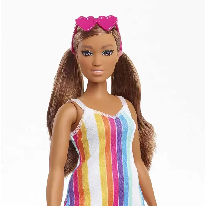 Barbie Okyanusu Seviyor - Gökkuşağı Çizgili Elbise , GRB38