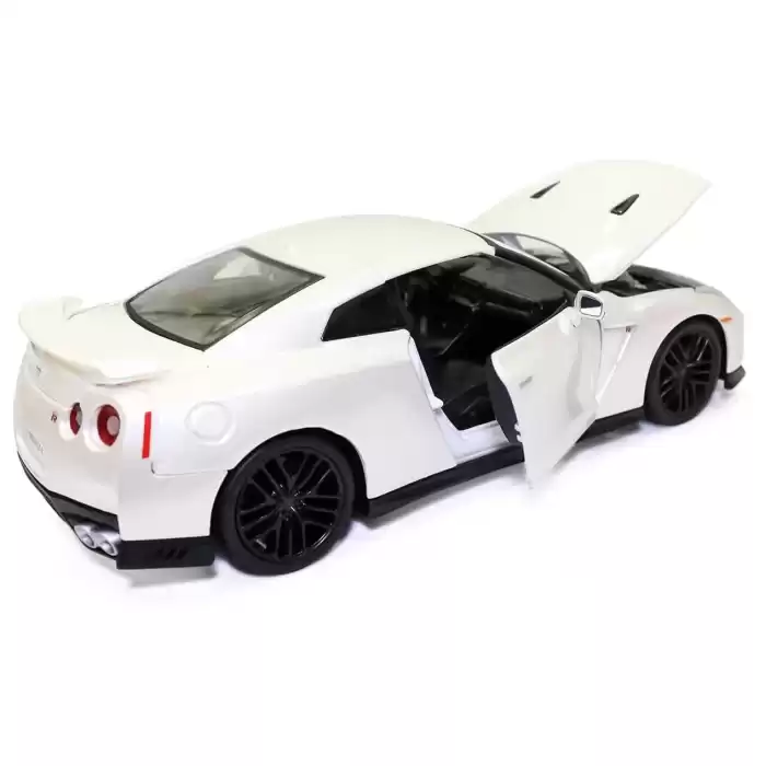 Bburago 1:24 2017 Nissan GT-R