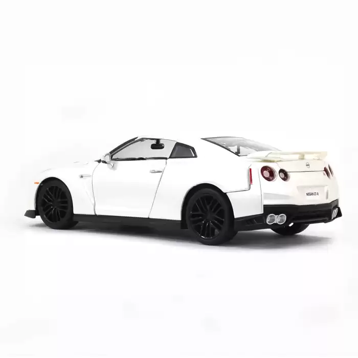 Bburago 1:24 2017 Nissan GT-R