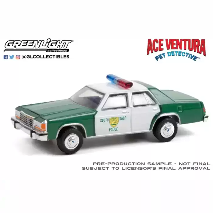 GreenLight 1:64 Hollywood Series 33 - Ace Ventura: Pet Detective (1994) - 1983 Ford LTD Crown 44930-B