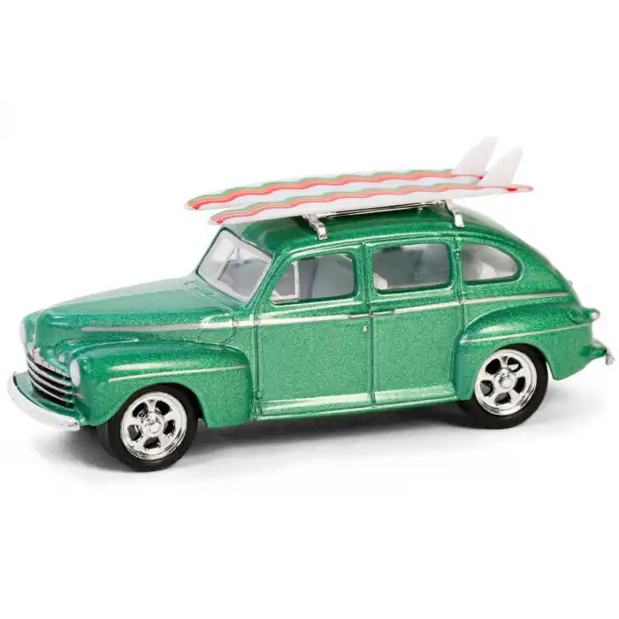 Greenlight 1:64 1946 Ford Fordor Super Deluxe Green Metallic with White Interior and Roof Rack with Surfboards 97160-A