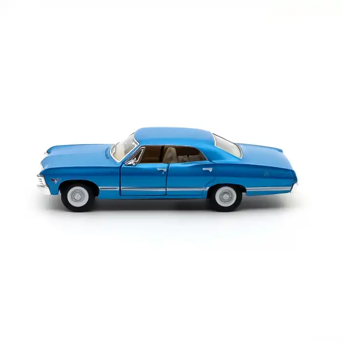 Kinsmart 1/38 1967 Chevrolet Impala- KT5352D