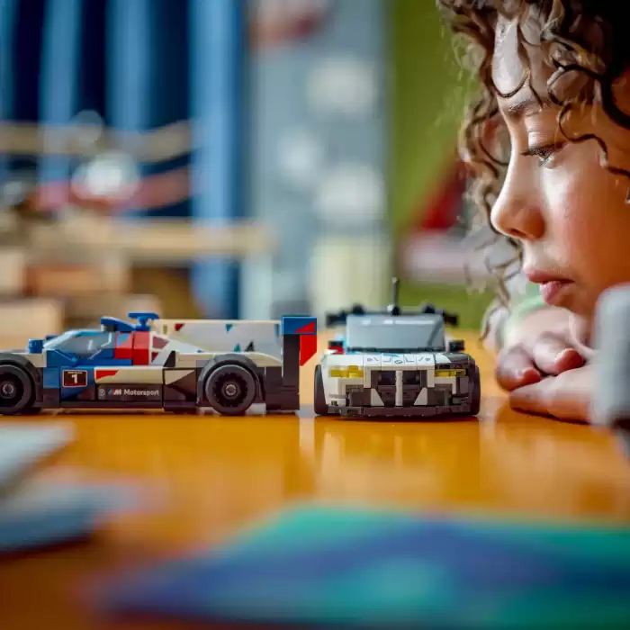 LEGO Speed Champions BMW M4 GT3 ve BMW M Hybrid V8 Yarış Arabaları - 76922