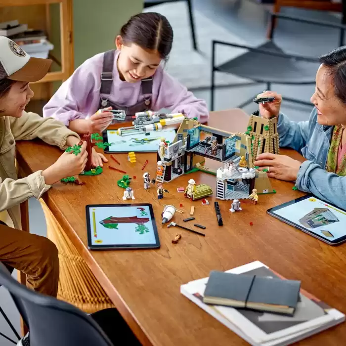 LEGO Star Wars: Yeni Bir Umut Yavin 4 Asi Üssü, 75365