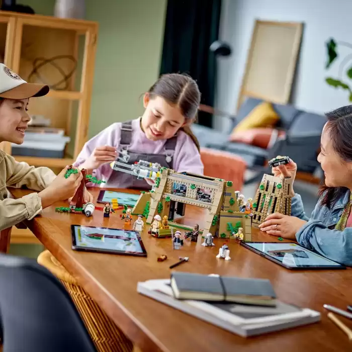 LEGO Star Wars: Yeni Bir Umut Yavin 4 Asi Üssü, 75365