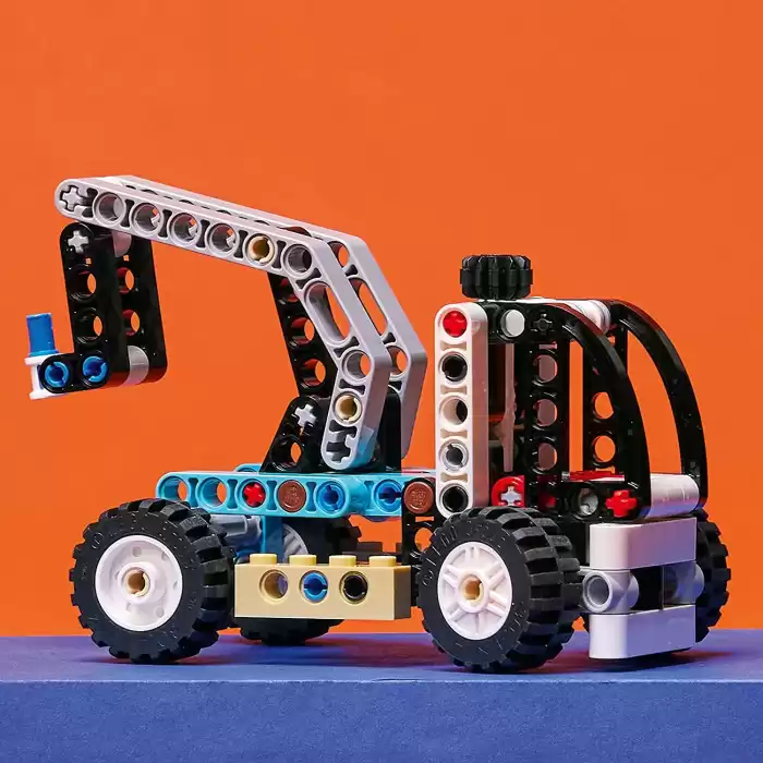LEGO® Technic Teleskopik Yükleyici 42133