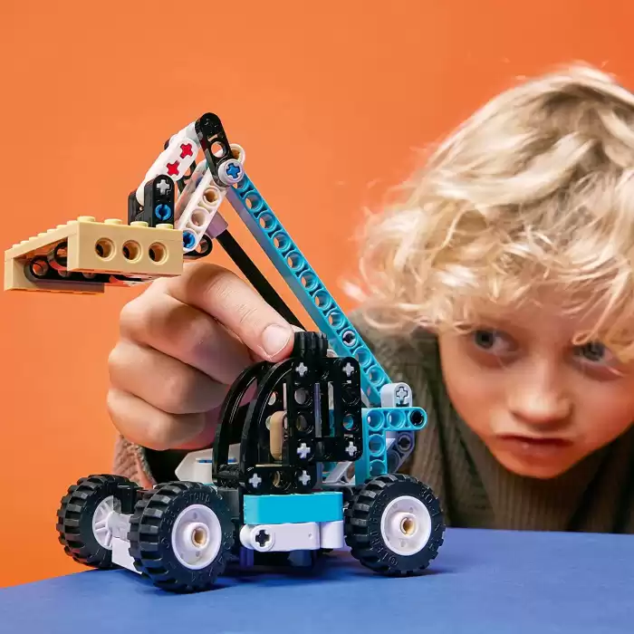 LEGO® Technic Teleskopik Yükleyici 42133