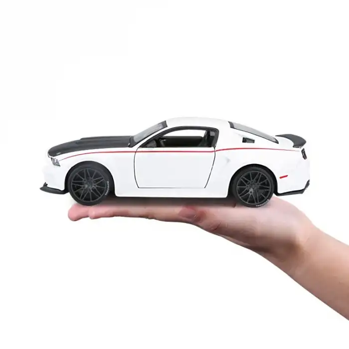 Maisto 1:24 2014 Ford Mustang Street Racer Beyaz Metal Model Araba - 31506