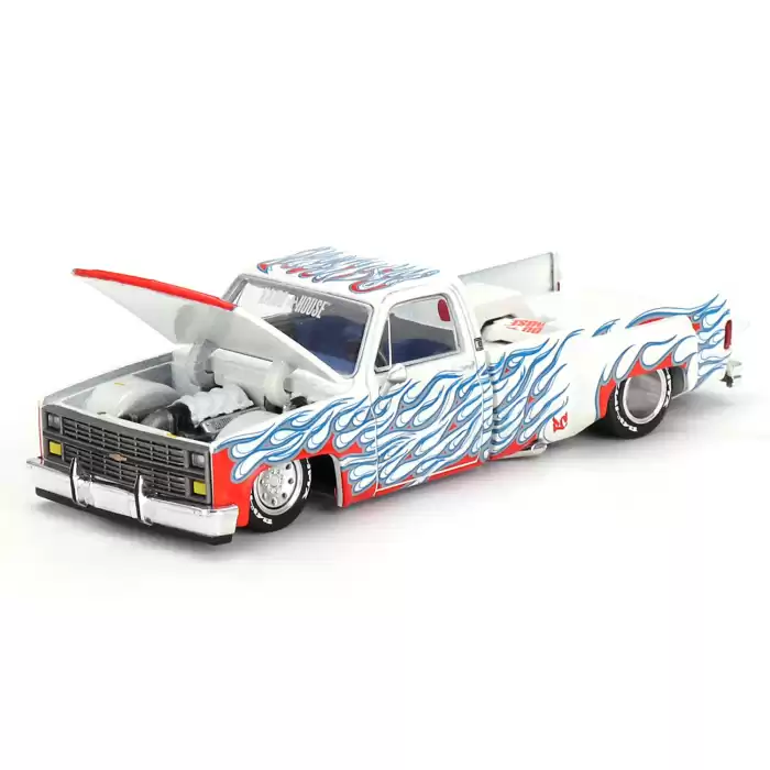 Mini GT 1/64 Chevrolet Silverado Dually on Fire V2 - KHMG157