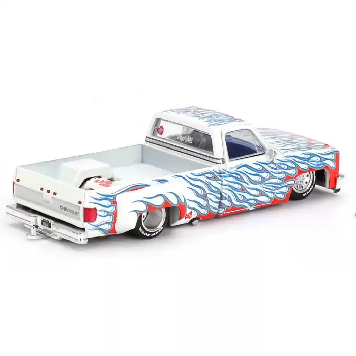 Mini GT 1/64 Chevrolet Silverado Dually on Fire V2 - KHMG157