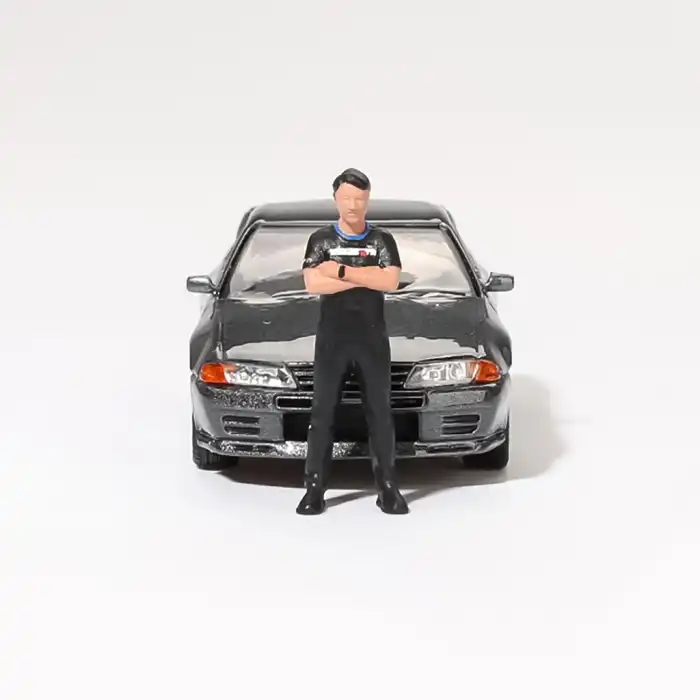 [Ön Satış]  Mini GT 1/64 Nissan Skyline GT-R (R32)Gunmetal W/ Matsuda Figure Tsugio Matsuda Collection - MGT00869