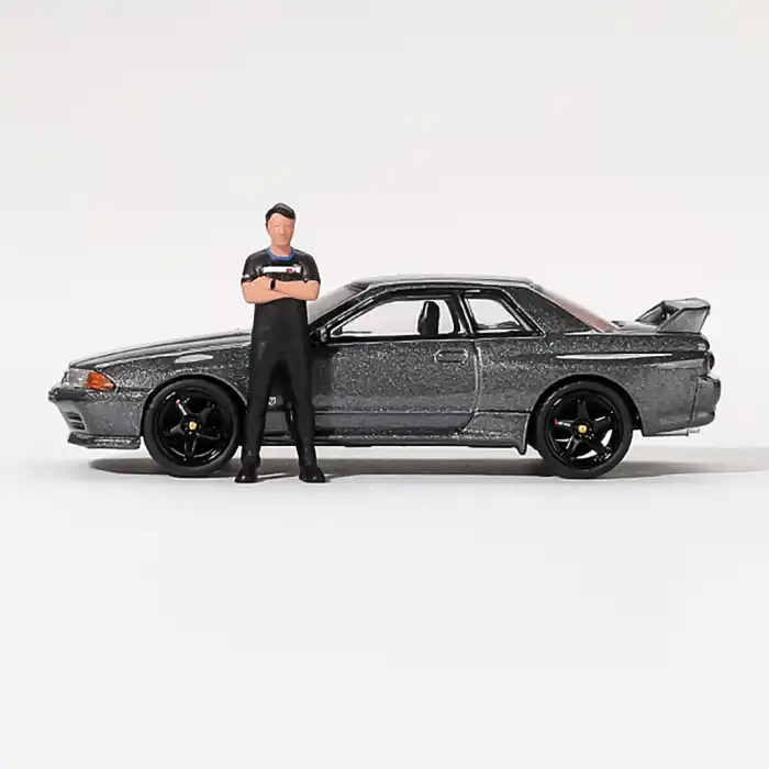 [Ön Satış]  Mini GT 1/64 Nissan Skyline GT-R (R32)Gunmetal W/ Matsuda Figure Tsugio Matsuda Collection - MGT00869