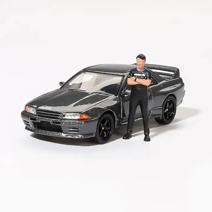 [Ön Satış]  Mini GT 1/64 Nissan Skyline GT-R (R32)Gunmetal W/ Matsuda Figure Tsugio Matsuda Collection - MGT00869