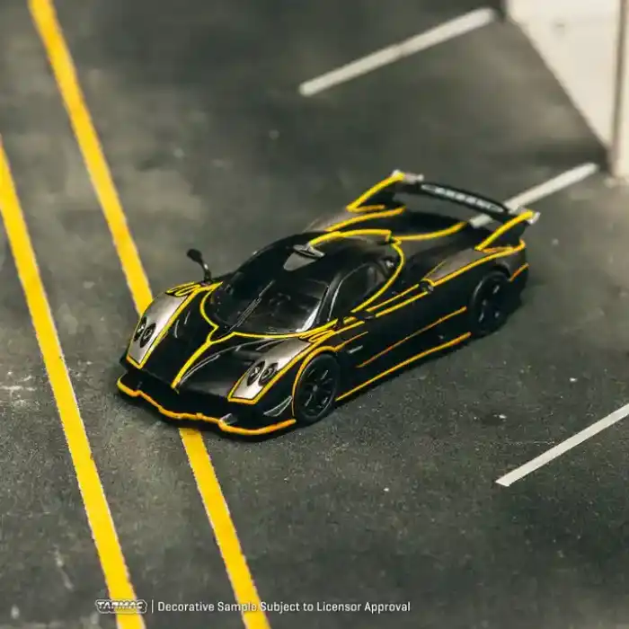 Tarmac Works 1/64 Pagani Huayra R Matt Black / Silver - GLOBAL64