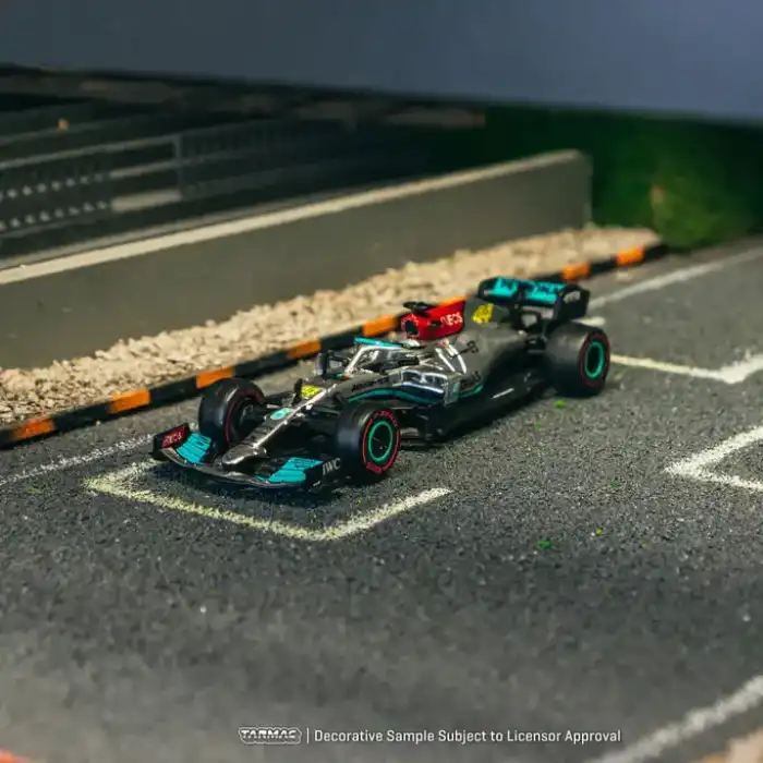 Tarmac Works X iXO Models 1/64 Mercedes-AMG F1 W12 E Performance Las Vegas Grand Prix Launch Party - GLOBAL64