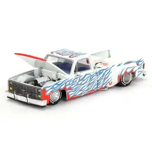 Mini GT 1/64 Chevrolet Silverado Dually on Fire V2 - KHMG157