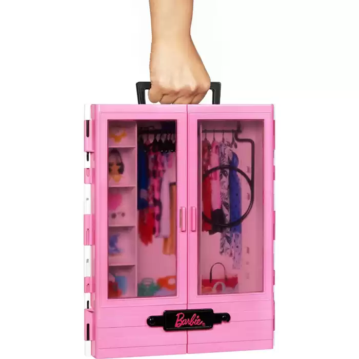 Barbienin Pembe Gardırobu