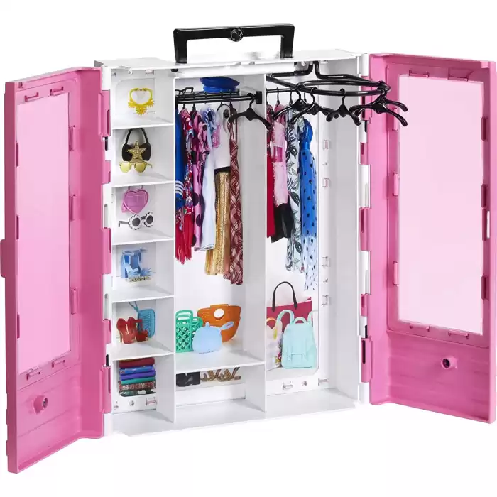 Barbienin Pembe Gardırobu