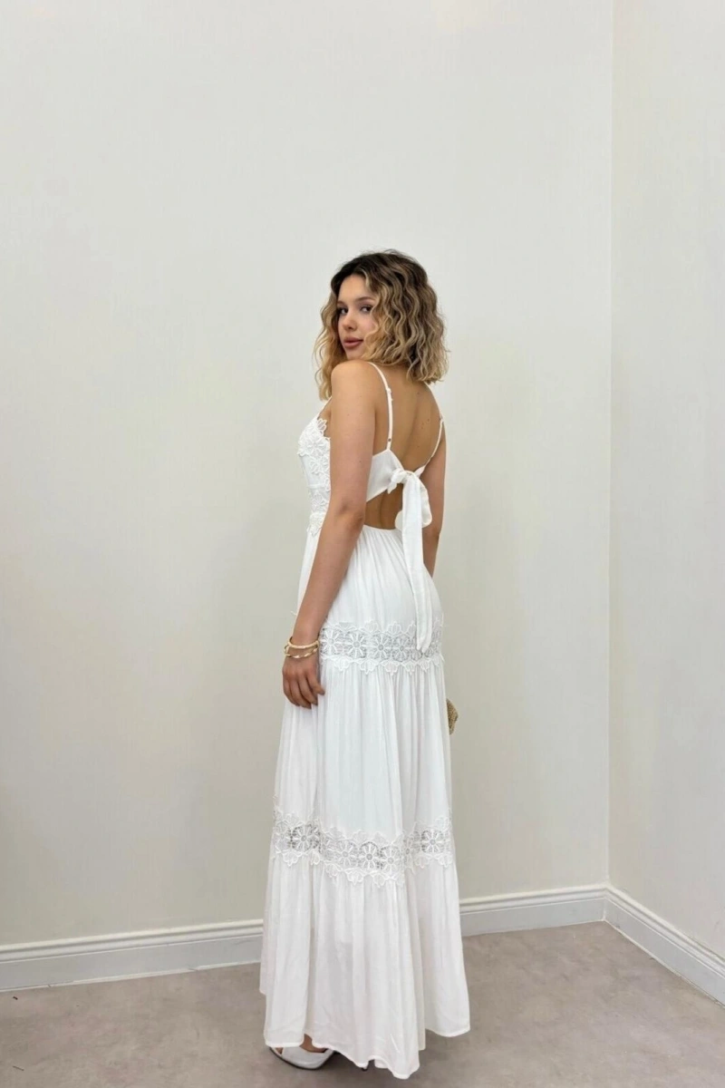 SIRT BAĞLAMA DANTELLİ BEYAZ MAXİ ELBİSE