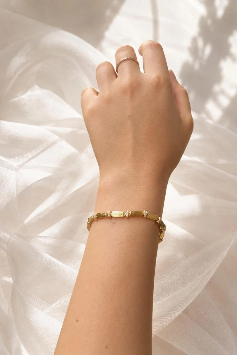 ÇİZGİLİ DOKULU GOLD BİLEKLİK