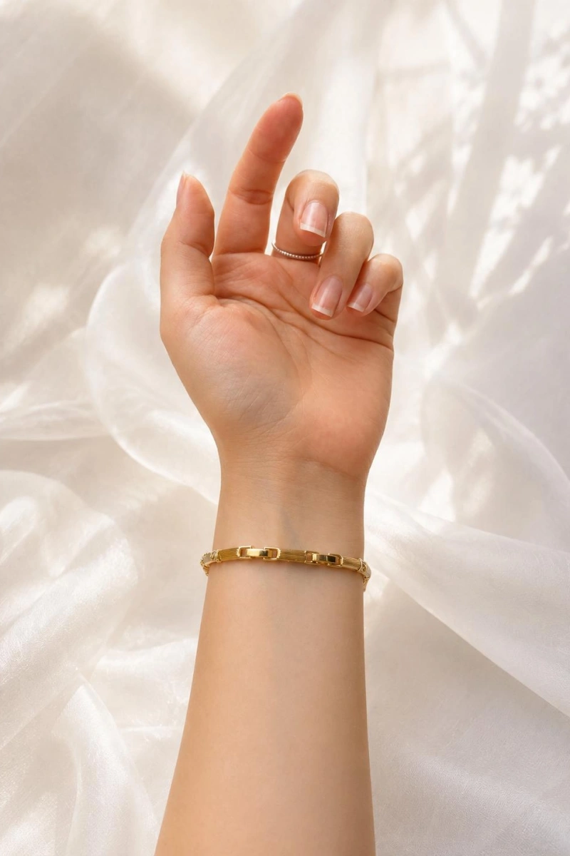 ÇİZGİLİ DOKULU GOLD BİLEKLİK