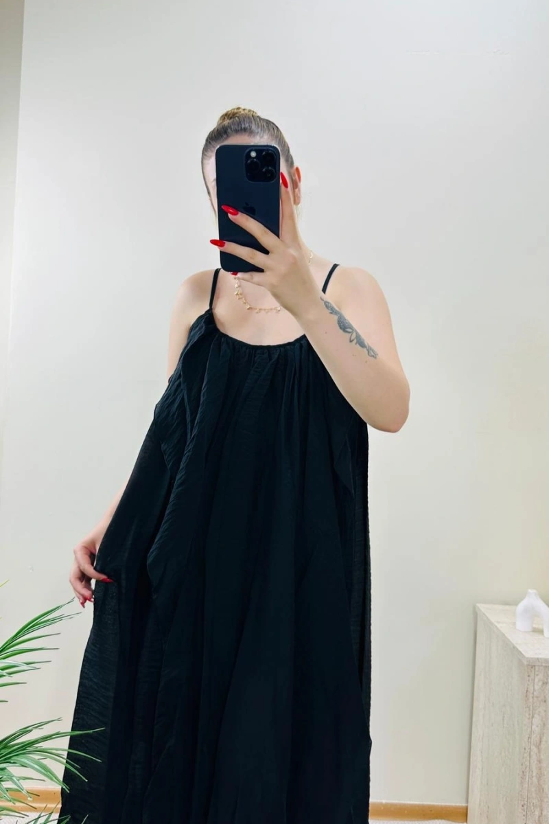 BÜZGÜLÜ ASKILI SİYAH MAXİ BOY ELBİSE