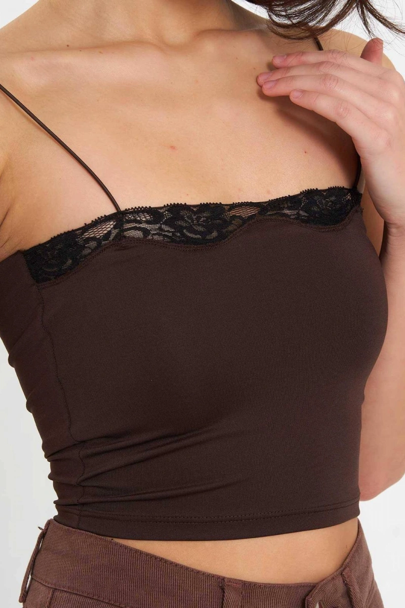 DANTEL DETAYLI ASKILI CROP ATLET