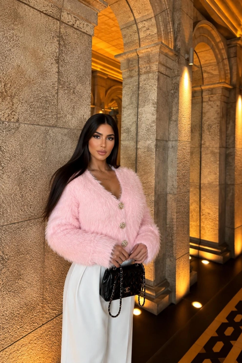 PEMBE SAKALLI GOLD DÜĞMELİ V YAKA TRİKO
