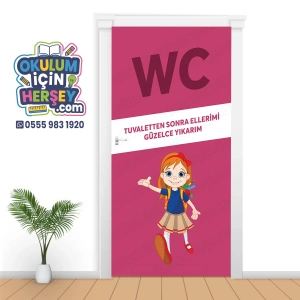 Kız Öğrenci Wc Kapı Giydirme