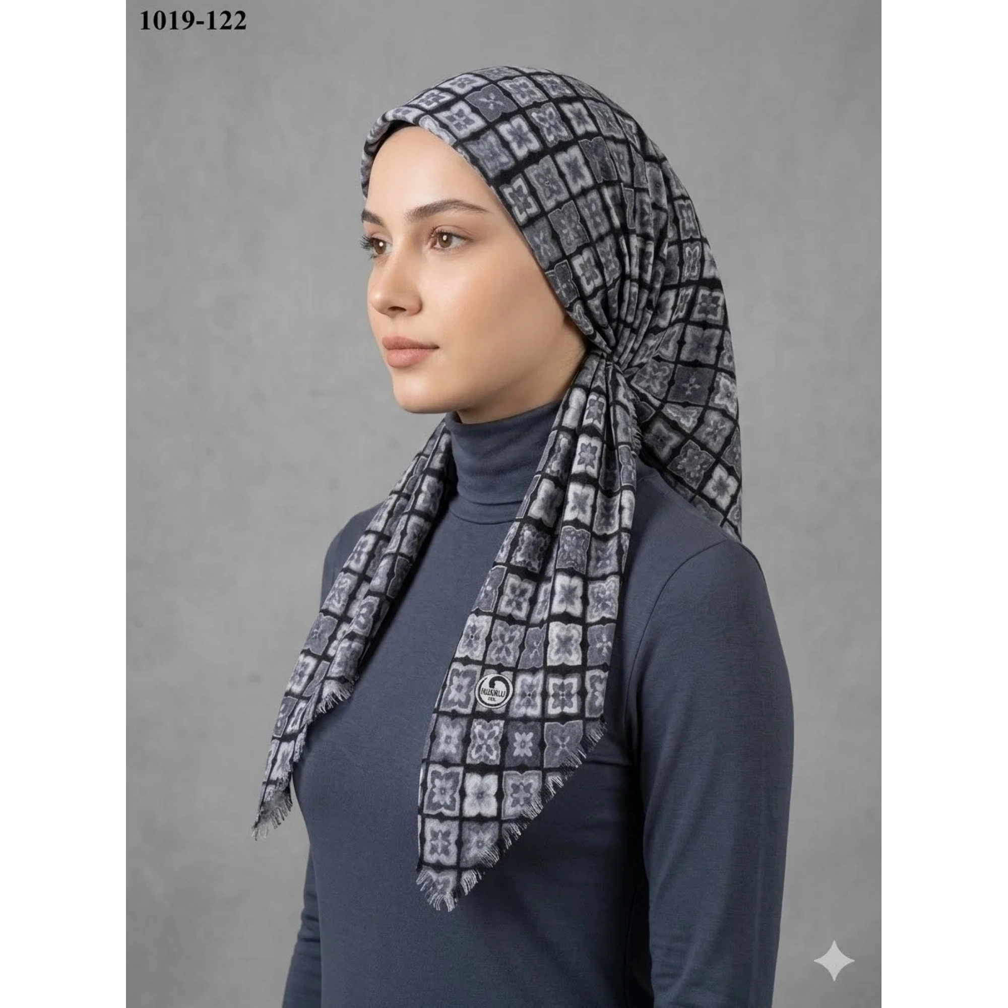 Huzurlu İpek Desenli Flamlı Pamuk Eşarp 1019-122