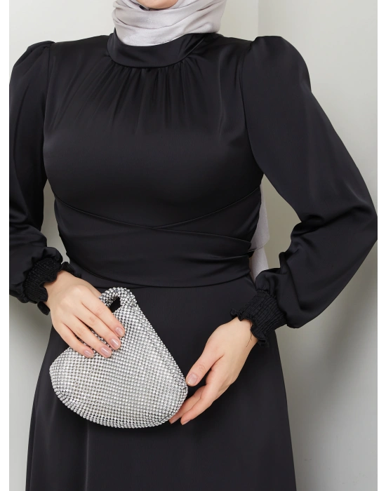 Çapraz Bağlama Detaylı Saten Elbise