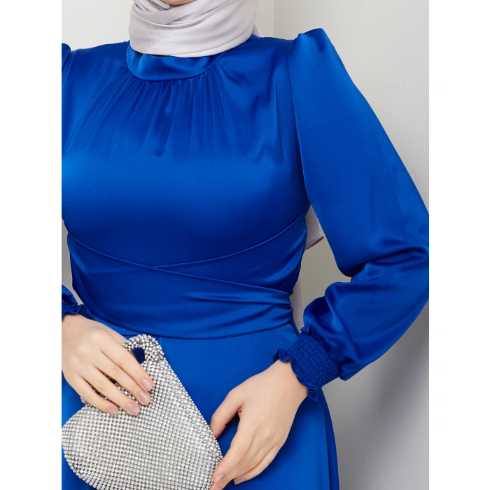 Çapraz Bağlama Detaylı Saten Elbise